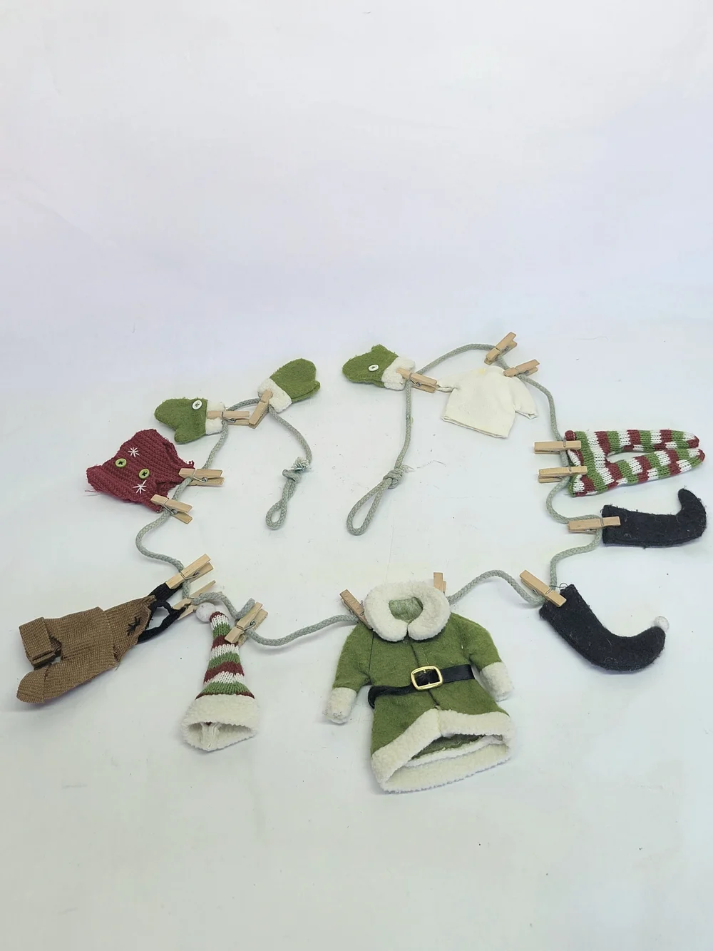 AVON Christmas Mini Elf Clothes On Clothesline W Clothespins Holiday Felt Decor